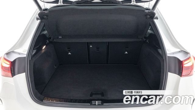 Mercedes-Benz GLA-Class 2026 — photo 11