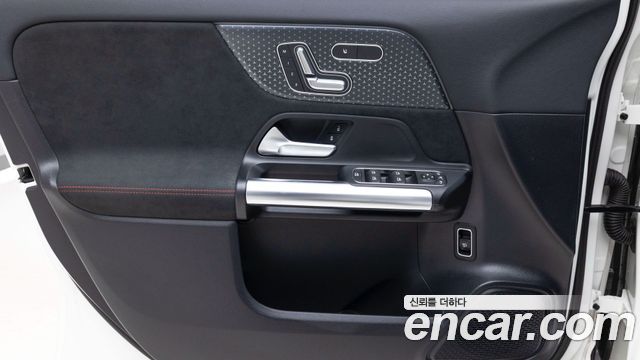Mercedes-Benz GLA-Class 2026 — photo 15