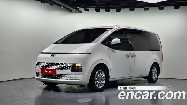 Hyundai Staria 2023 — photo 1