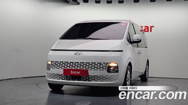 Hyundai Staria 2023 — photo 3