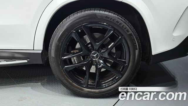 Mercedes-Benz GLE-Class 2020 — photo 7