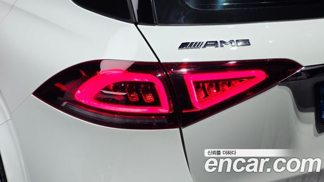 Mercedes-Benz GLE-Class 2020 — photo 9