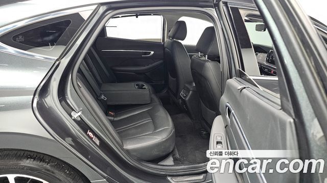 Hyundai Sonata 2022 — photo 11