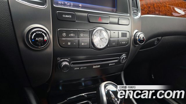 Hyundai Equus 2010 — photo 24