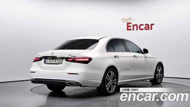 Mercedes-Benz E-Class 2022 — photo 2