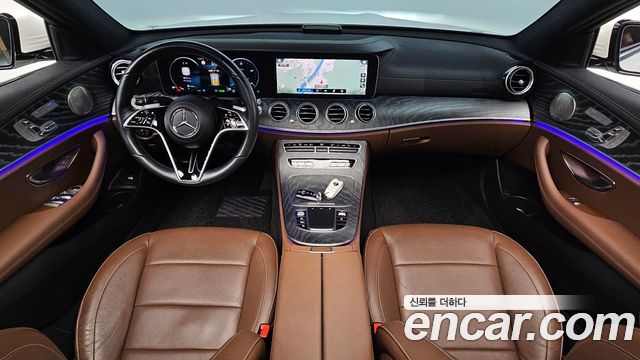 Mercedes-Benz E-Class 2022 — photo 10