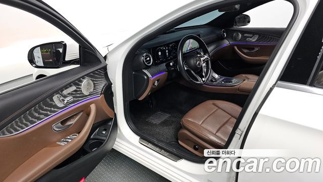 Mercedes-Benz E-Class 2022 — photo 13