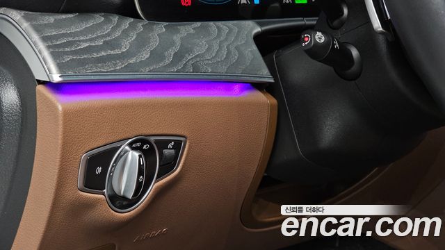 Mercedes-Benz E-Class 2022 — photo 19