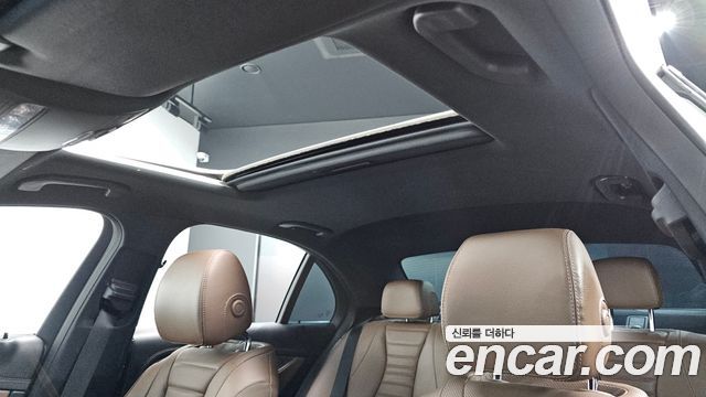 Mercedes-Benz E-Class 2022 — photo 22