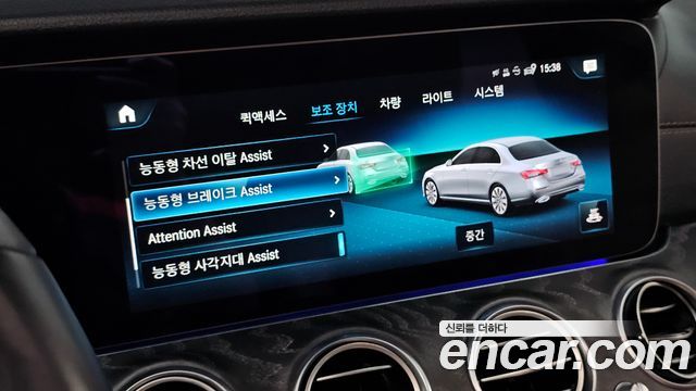 Mercedes-Benz E-Class 2022 — photo 25