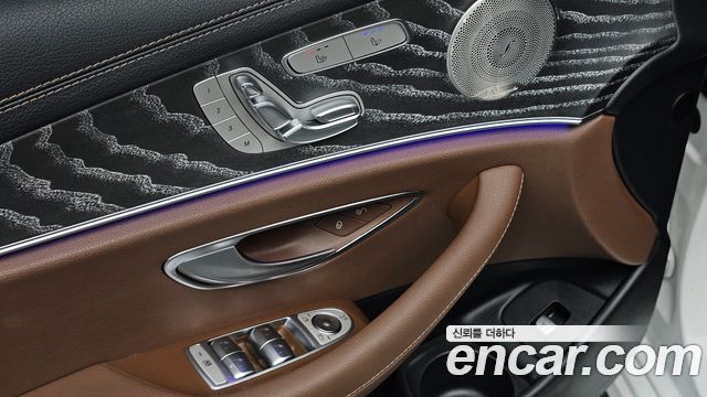 Mercedes-Benz E-Class 2022 — photo 26