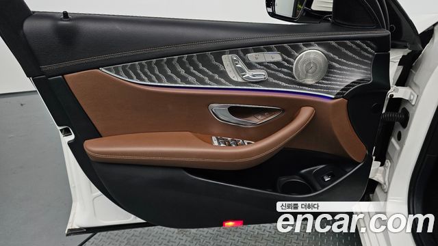 Mercedes-Benz E-Class 2022 — photo 14