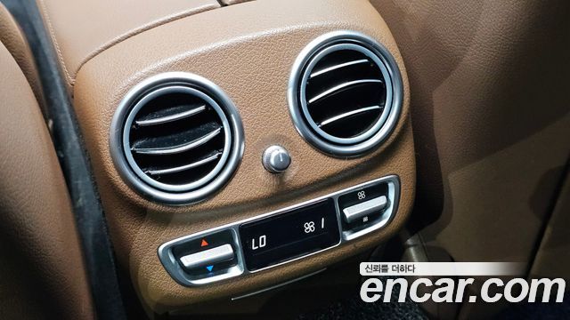 Mercedes-Benz E-Class 2022 — photo 32