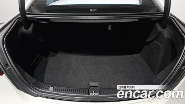 Mercedes-Benz E-Class 2022 — photo 34