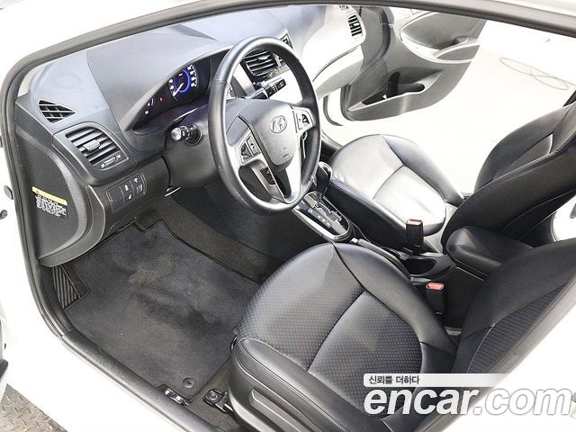 Hyundai Accent 2015 — photo 18