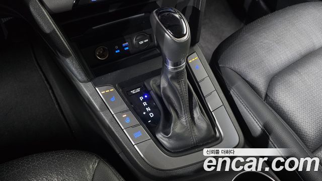 Hyundai AVANTE 2016 — photo 12