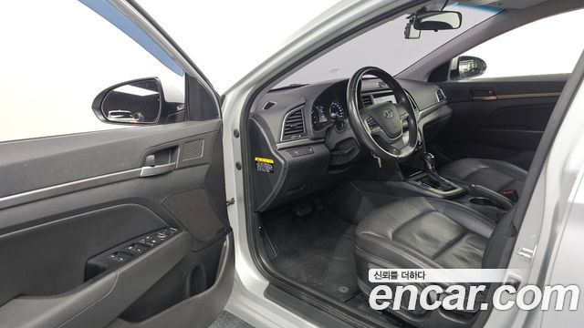Hyundai AVANTE 2016 — photo 13