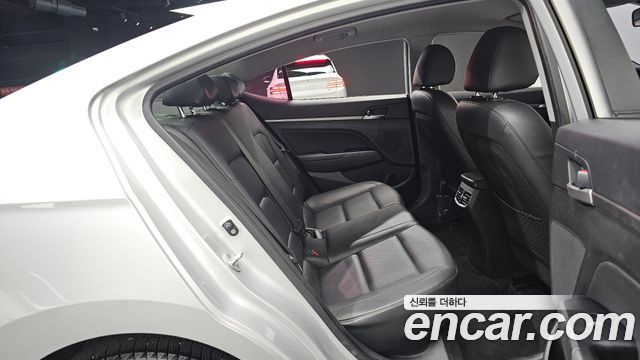 Hyundai AVANTE 2016 — photo 17