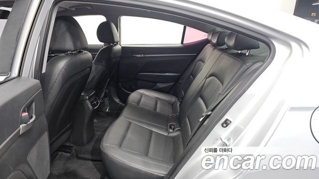 Hyundai AVANTE 2016 — photo 18