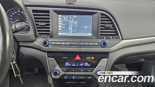 Hyundai AVANTE 2016 — photo 19