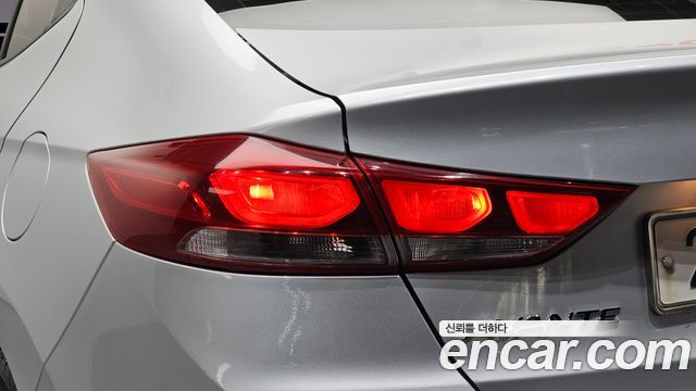 Hyundai AVANTE 2016 — photo 9