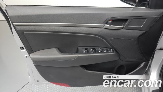 Hyundai AVANTE 2016 — photo 14