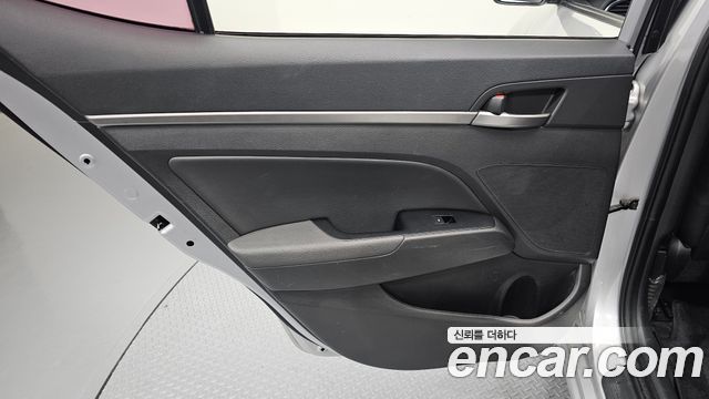 Hyundai AVANTE 2016 — photo 15