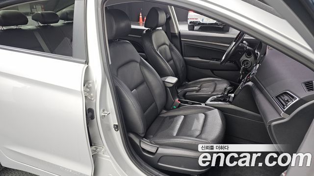 Hyundai AVANTE 2016 — photo 16
