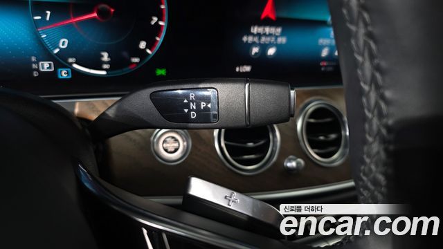Mercedes-Benz E-Class 2021 — photo 12