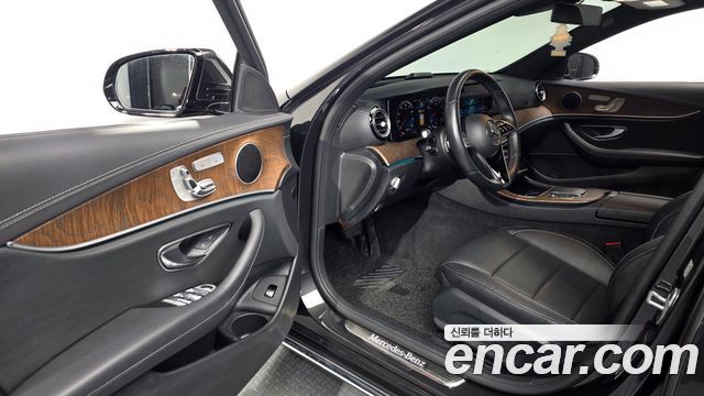 Mercedes-Benz E-Class 2021 — photo 13