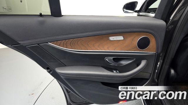 Mercedes-Benz E-Class 2021 — photo 15