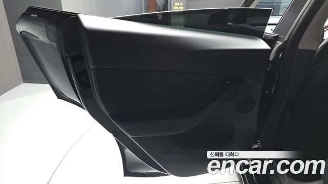 Tesla Model Y 2021 — photo 15