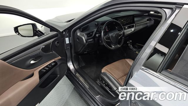 Lexus ES 2024 — photo 11