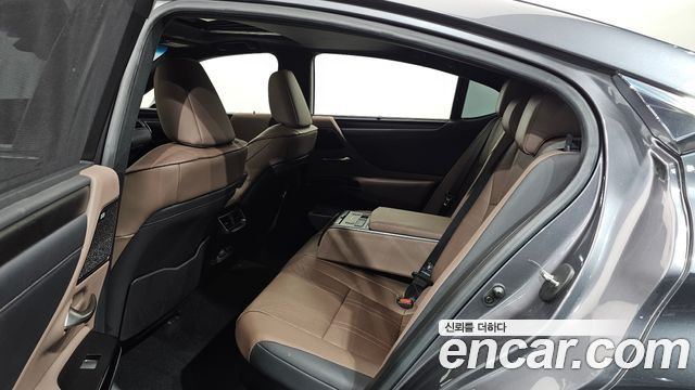 Lexus ES 2024 — photo 12