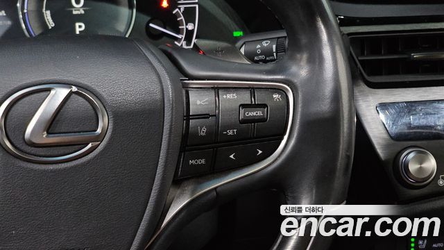 Lexus ES 2024 — photo 18