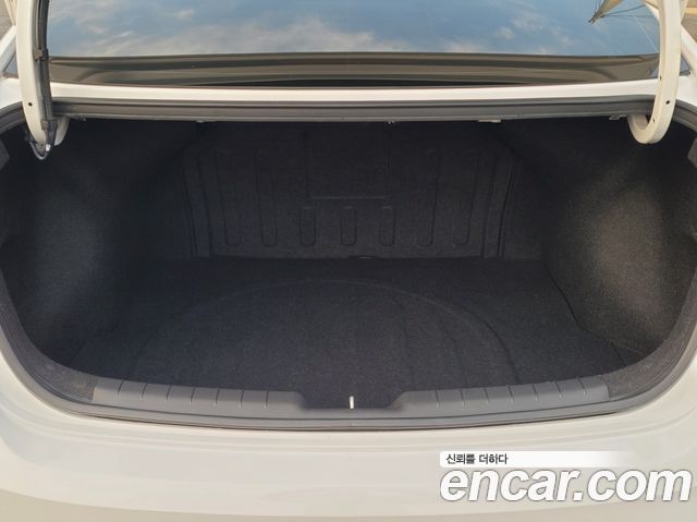 Hyundai AVANTE 2020 — photo 11