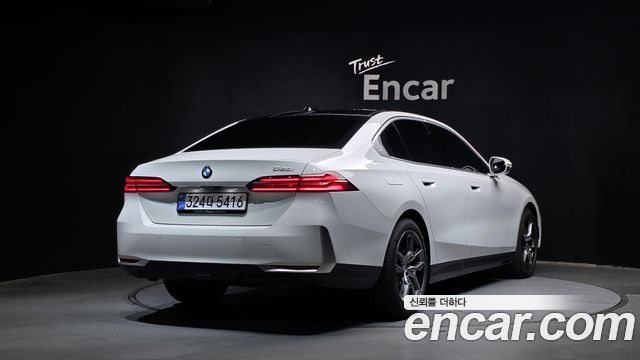 BMW 5-Series 2026 — photo 2