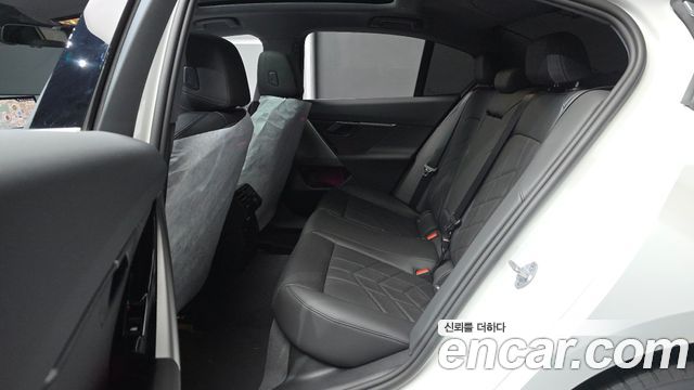 BMW 5-Series 2026 — photo 18