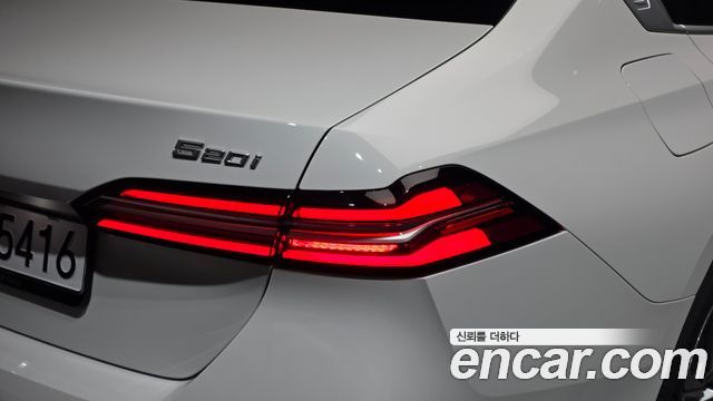 BMW 5-Series 2026 — photo 9