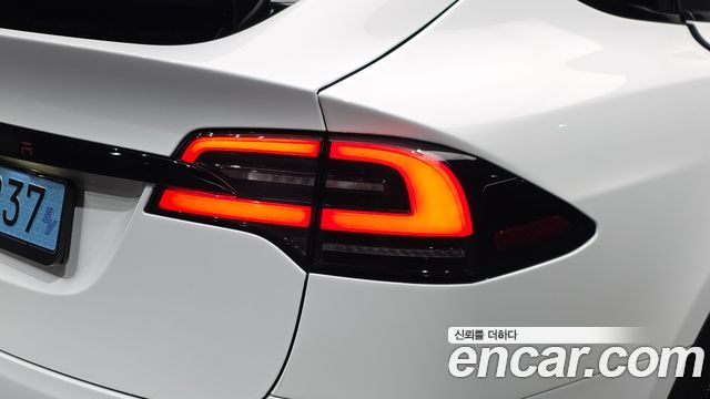 Tesla Model X 2023 — photo 9