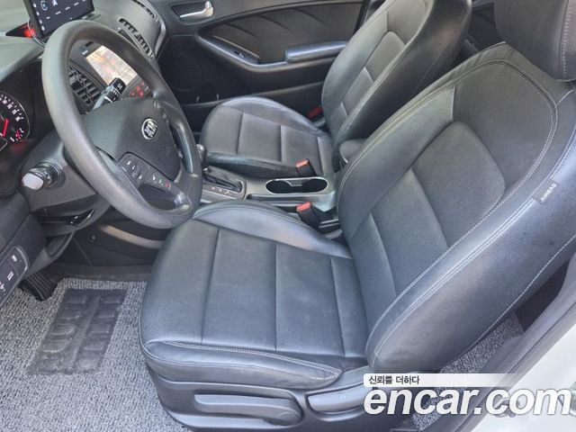Kia K3 2015 — photo 10