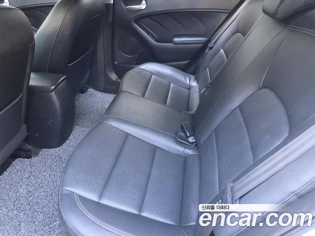 Kia K3 2015 — photo 11