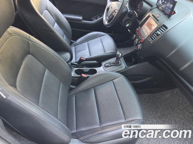 Kia K3 2015 — photo 12