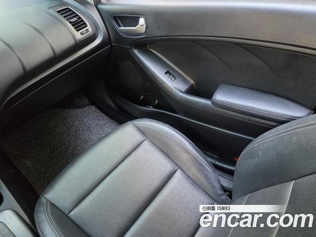Kia K3 2015 — photo 17