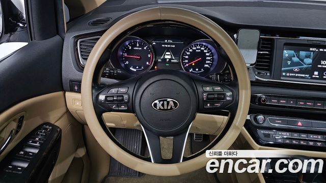 Kia Canival 2020 — photo 19