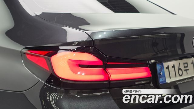 BMW 5-Series 2022 — photo 9