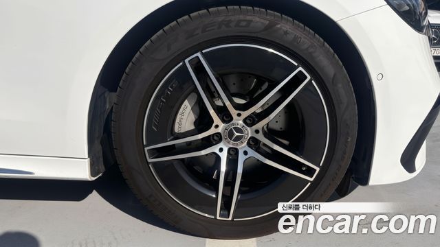 Mercedes-Benz E-Class 2026 — photo 4