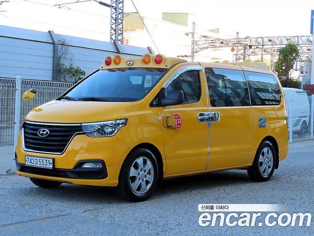 Hyundai Starex 2019 — photo 1