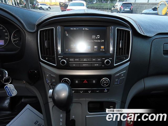 Hyundai Starex 2019 — photo 13