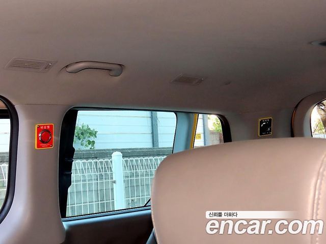 Hyundai Starex 2019 — photo 18